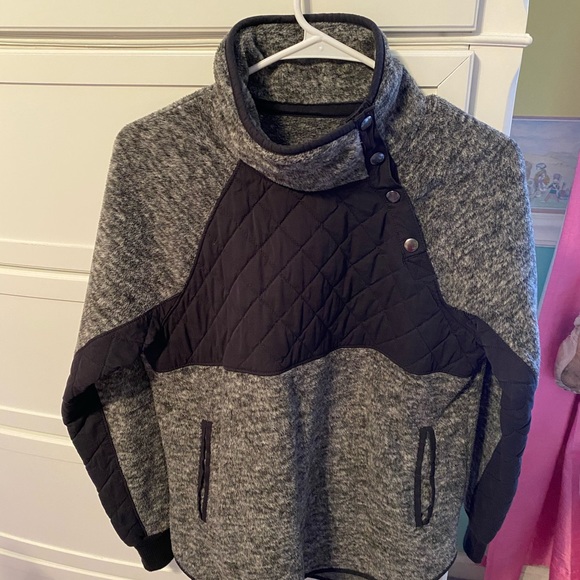 Abercrombie Asymmetrical Button up sweatshirt - Picture 1 of 3